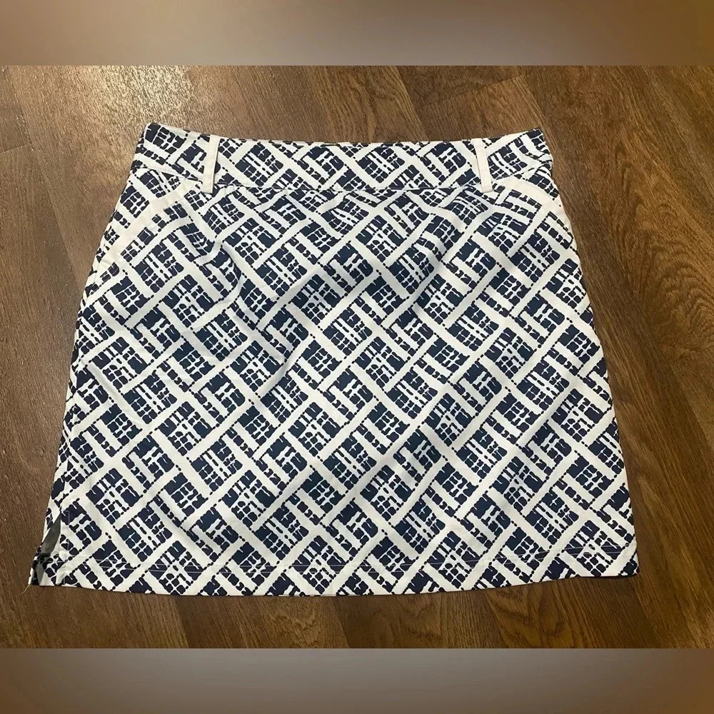 AUR Women’s Golf Navy & White Skirt with Shorts Size 6